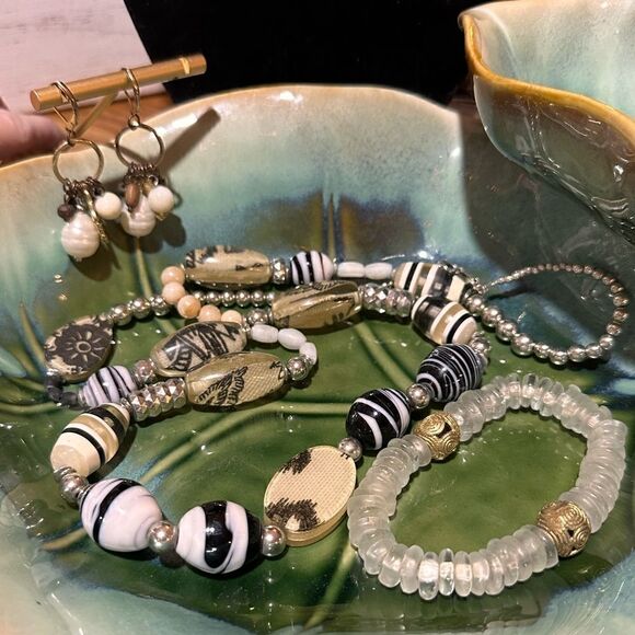 Gorgeous Glass Beaded Long Necklace Freshwater Pearl Earrings & Stone Bracelet - Picture 2 of 6